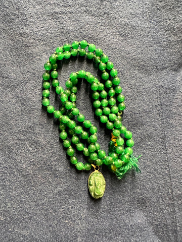 Green Jade Mala with Ganesha (108 Beads on Knotted Thread) – 8MM